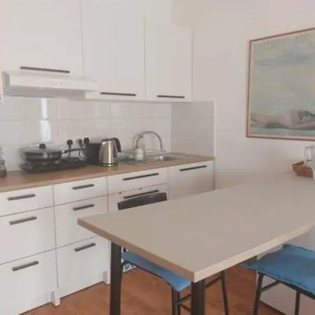 Ensuite By The Beach, Entire Independent Unit *