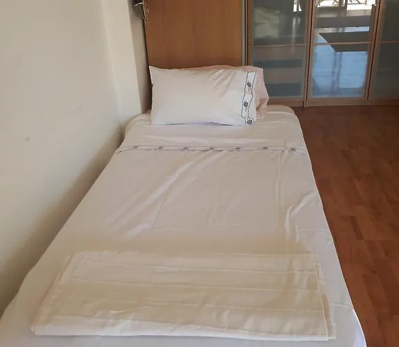 Penzion Ensuite By The Beach, Entire Independent Unit Lemesos